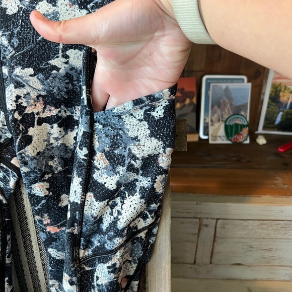 Lululemon women’s speed up crop size 8 - Picture 6 of 10